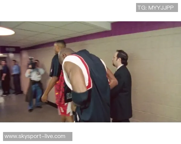 乔丹克拉克森的篮球之路与成就探讨：从新秀到全明星的蜕变之旅