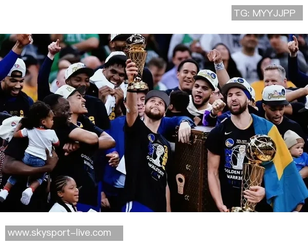 克莱汤普森：勇士队的三分之王与篮球传奇的辉煌历程